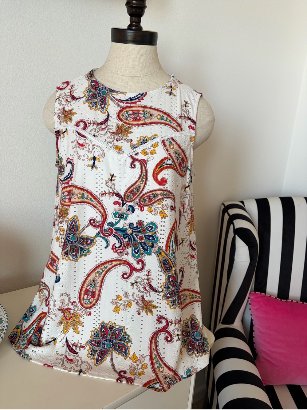 Fully lined sleeveless blouse size medium